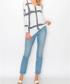 ENTI CLOTHING Abstract Top White Knit Tops