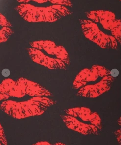 LOVE IT Legging Lipstick Lip Print