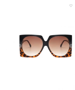 CRAMILO EYEWEAR In The Mood Square Sunglasses