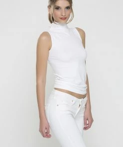 Dynamic Fashion Staple Worthy Top - White Short Sleeve Top