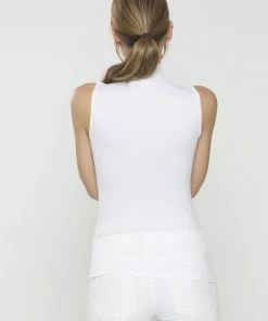 Dynamic Fashion Staple Worthy Top - White Short Sleeve Top