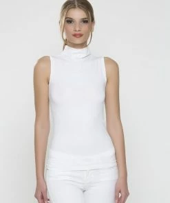 Dynamic Fashion Staple Worthy Top - White Short Sleeve Top