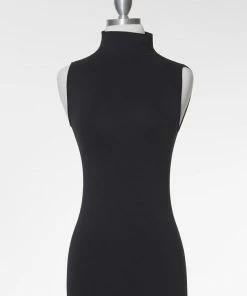 Dynamic Fashion Staple Worthy Top - Black Short Sleeve Top